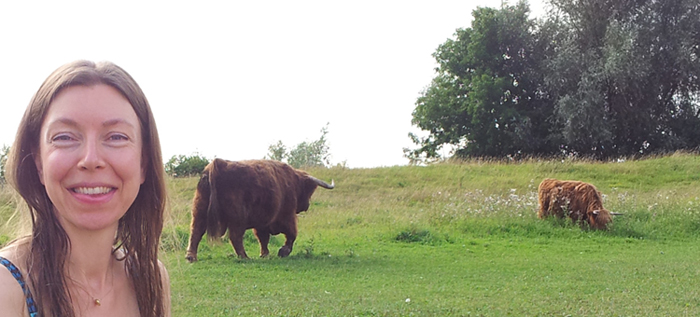 Je ziet mij afgebeeld met achtergrond de Schotse Hooglanders.